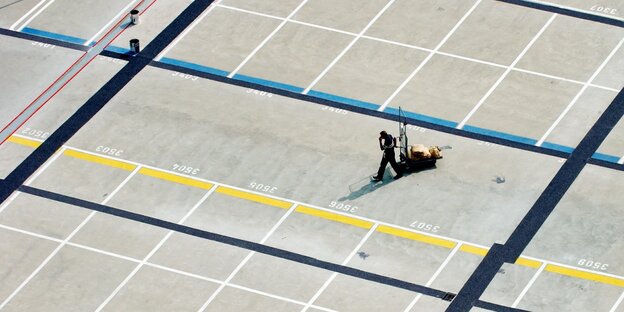 ein leerer Parkplatz ein leerer Parkplatz