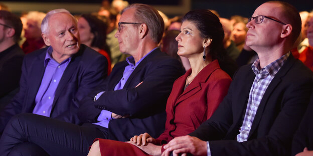 Oskar Lafontaine, Dietmar Bartsch, Sahra Wagenknecht und Matthias Höhn nehmen am 14.01.2018 im Kosmos in Berlin am Jahresauftakt "Aufbruch für soziale Sicherheit" der Linken teil.