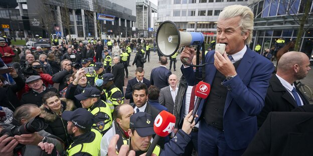 Rechtspopulist Geert Wilders bei einer Kundgebung in Rotterdam Rechtspopulist Geert Wilders bei einer Kundgebung in Rotterdam
