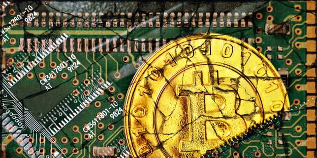 Eine Bitcoin-Münze auf einer Computer-Platine Eine Bitcoin-Münze auf einer Computer-Platine