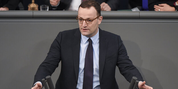 Jens Spahn am Rednerpult Jens Spahn am Rednerpult