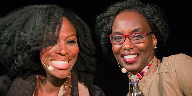 Die britische Autorin Taiye Selasis (l) und die kenianische Schriftstellerin Yvonne Adhiambo Owuor (r) 2016 in Köln. Owuor wird auch in Berlin lesen Die britische Autorin Taiye Selasis (l) und die kenianische Schriftstellerin Yvonne Adhiambo Owuor (r) 2016 in Köln. Owuor wird auch in Berlin lesen