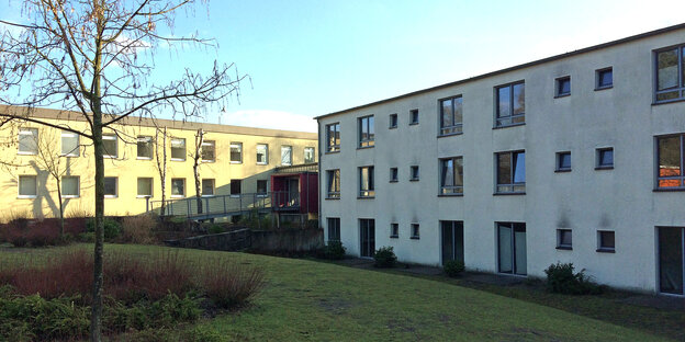 Zwei dreistöckige Gebäude der ZUE Oerlinghausen Zwei dreistöckige Gebäude der ZUE Oerlinghausen