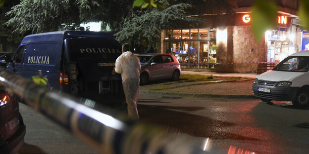 Tatortfoto, Polizeiabsperrung. Tatortfoto, Polizeiabsperrung.
