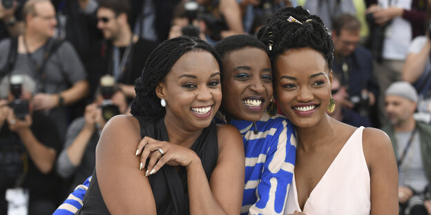 Die Regisseurin Wanuri Kahiu (li.) und die Hauptdarstellerinnen Samantha Mugatsia und Sheila Munyiva Die Regisseurin Wanuri Kahiu (li.) und die Hauptdarstellerinnen Samantha Mugatsia und Sheila Munyiva