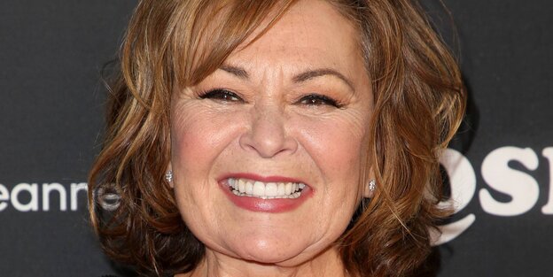 Schauspielerin Roseanne Barr lächelt gequält Schauspielerin Roseanne Barr lächelt gequält
