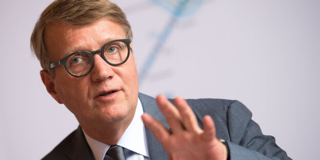 Ronald Pofalla gestikuliert mit einer Hand Ronald Pofalla gestikuliert mit einer Hand