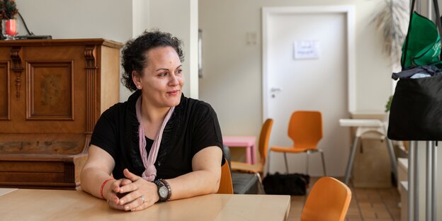 Eine Frau, Tülay Canlan Eine Frau, Tülay Canlan