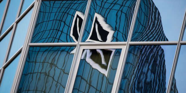 Verzerrtes Logo der Deutschen Bank Verzerrtes Logo der Deutschen Bank
