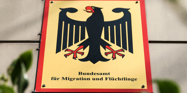 Amtsschild des Bundesamts für Migration und Flüchtlinge Amtsschild des Bundesamts für Migration und Flüchtlinge