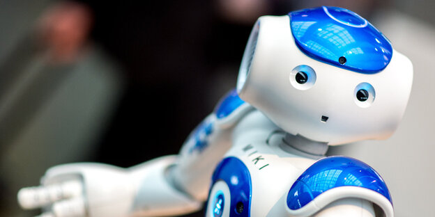 Roboter guckt in die Kamera Roboter guckt in die Kamera