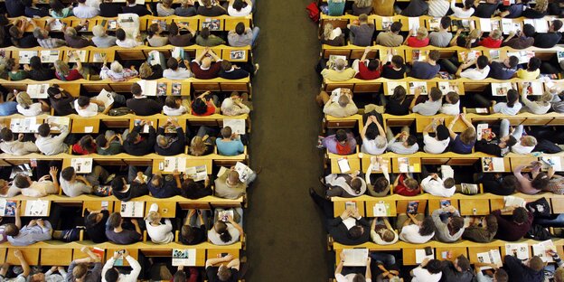 Studierende in der Universität Studierende in der Universität