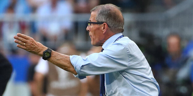 Oscár Tabárez gestikuliert Oscár Tabárez gestikuliert