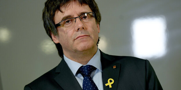 Carles Puigdemont schaut angespannt in die Kamera Carles Puigdemont schaut angespannt in die Kamera