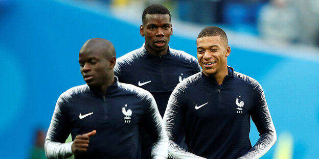 Auf einer Bank sitzen: Pogba, Griezmann, Kanté Auf einer Bank sitzen: Pogba, Griezmann, Kanté
