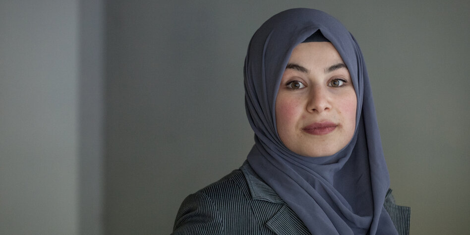 Muslima Mit Kopftuch Voller Verlangen Muslima Mit Kopftuch Voller Verlangen