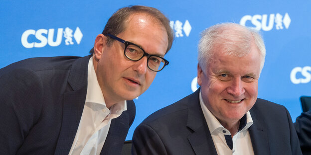 Alexander Dobrindt und Horst Seehofer bei einer Sondersitzung des CSU-Vorstand in der CSU-Parteizentrale in München. Alexander Dobrindt und Horst Seehofer bei einer Sondersitzung des CSU-Vorstand in der CSU-Parteizentrale in München.