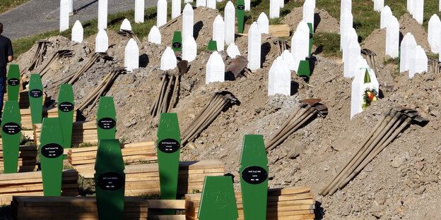 Das Gräberfeld für die Opfer von Srebrenica Das Gräberfeld für die Opfer von Srebrenica