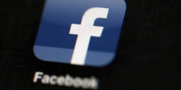 Das Logo von Facebook vor schwarzem Hintergrund Das Logo von Facebook vor schwarzem Hintergrund