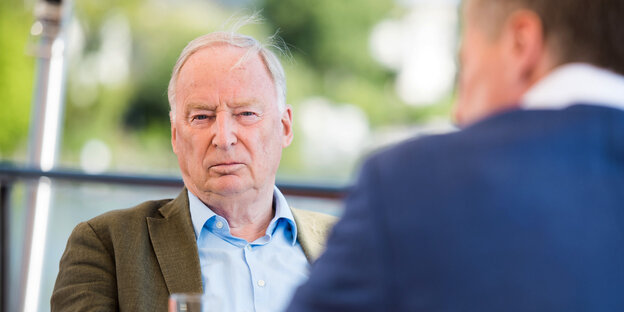 Alexander Gauland sitzt gegenüber von Thomas Walde Alexander Gauland sitzt gegenüber von Thomas Walde