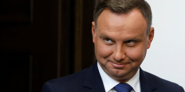 Duda schaut schelmisch Duda schaut schelmisch