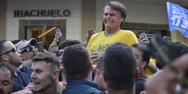 Jair Bolsonaro nach dem Angriff Jair Bolsonaro nach dem Angriff