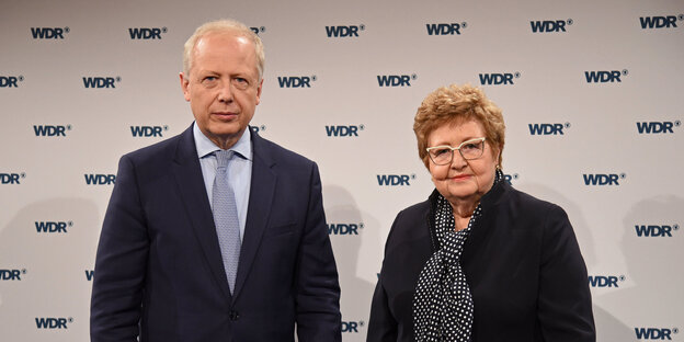 Tom Buhrow und Monika Wulf-Mathies stehen vor einer WDR-Wand Tom Buhrow und Monika Wulf-Mathies stehen vor einer WDR-Wand