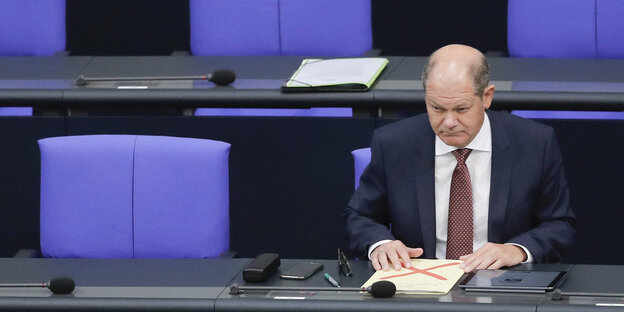 Olaf Scholz im Parlament Olaf Scholz im Parlament