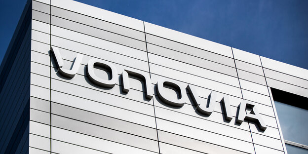 Haus mit Schriftzug "Vonovia" Haus mit Schriftzug "Vonovia"