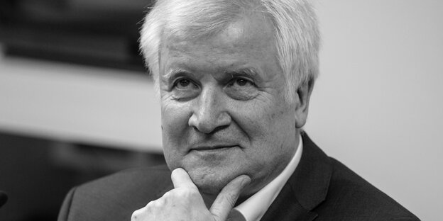 Schwarz-Weiß-Foto des Bundesinnenministers Schwarz-Weiß-Foto des Bundesinnenministers