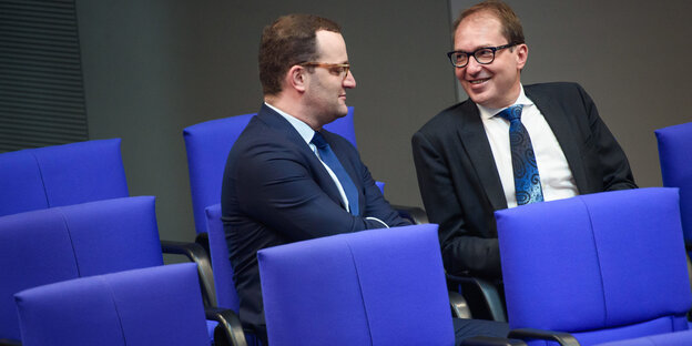 Dobrindt und Spahn im Plenarsaal des Bundestags