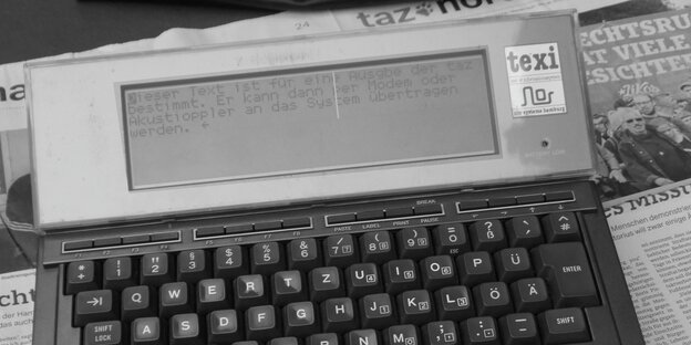 Eine digitale Schreibmaschine aus den 1980er Jahren. Eine digitale Schreibmaschine aus den 1980er Jahren.