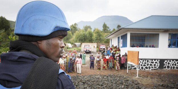 UN-Blauhelm bewacht das Gesundheitsministerium in Kibati Goma UN-Blauhelm bewacht das Gesundheitsministerium in Kibati Goma