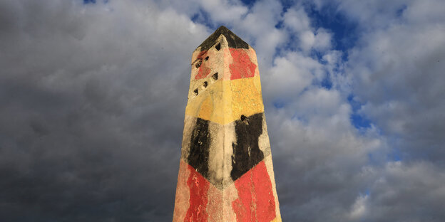 Ein alter Grenzsstein der DDR Ein alter Grenzsstein der DDR