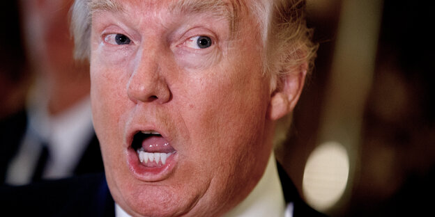 Donald Trump verzieht das Gesicht Donald Trump verzieht das Gesicht