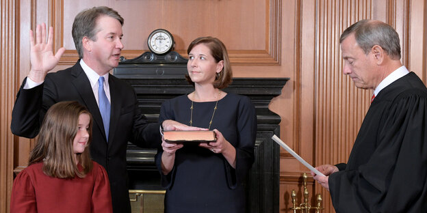 Brett Kavanaugh wird als Richter des US-Supreme Court vereidigt Brett Kavanaugh wird als Richter des US-Supreme Court vereidigt
