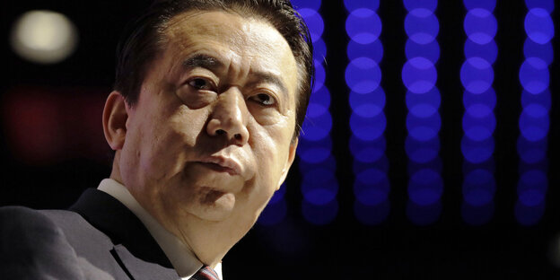 Interpol-Chef Meng Hongwei vor einer Eröffnungsrede beim Interpol-Weltkongress in Singapur im Juli 2017 Interpol-Chef Meng Hongwei vor einer Eröffnungsrede beim Interpol-Weltkongress in Singapur im Juli 2017