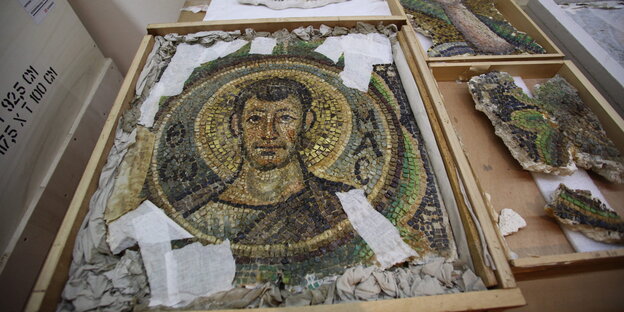 Ein antikes Mosaik, einen Mann zeigend Ein antikes Mosaik, einen Mann zeigend