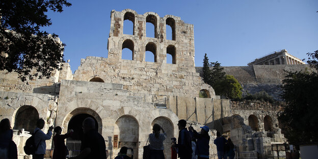 Touristen vor der Akropolis Touristen vor der Akropolis