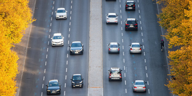 Autos auf Straße Autos auf Straße