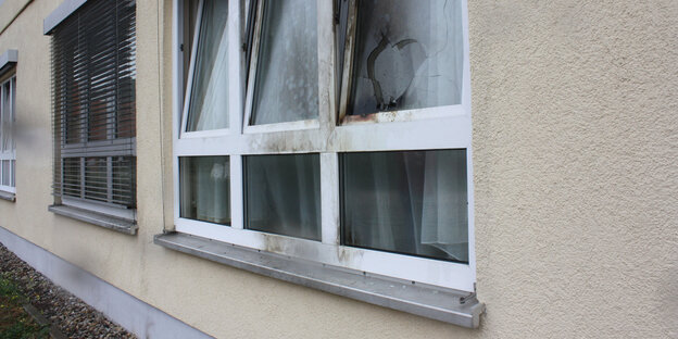 In Jüterbog ist das Fenster eines Flüchtlingsunterkunft angekokelt In Jüterbog ist das Fenster eines Flüchtlingsunterkunft angekokelt