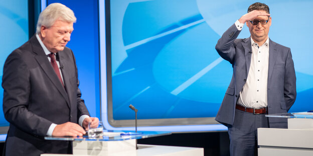 Der hessische Ministerpräsident Volker Bouffier und sein Herausforderer Thorsten Schäfer-Gümbel stehen in einem TV-Studio Der hessische Ministerpräsident Volker Bouffier und sein Herausforderer Thorsten Schäfer-Gümbel stehen in einem TV-Studio
