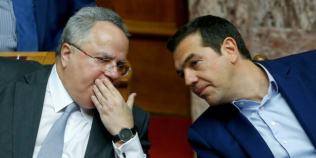 Alexis Tsiprs und Nikos Kotzias im Gespräch Alexis Tsiprs und Nikos Kotzias im Gespräch
