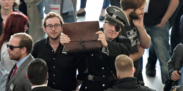 Martin Sonneborn als „Stauffenberg“ Martin Sonneborn als „Stauffenberg“
