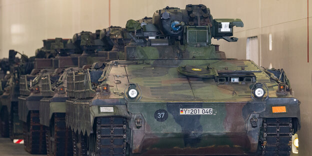 Panzer der Bundeswehr hintereinander Panzer der Bundeswehr hintereinander