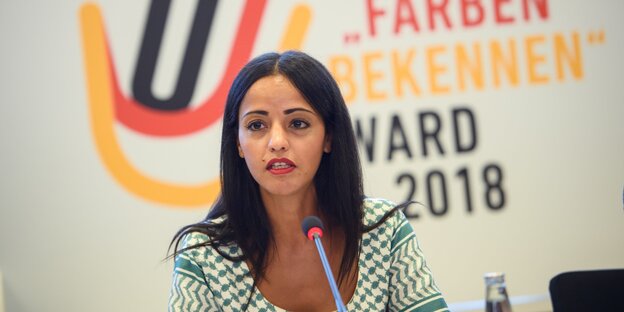 Sawsan Chebli spricht auf einer Konferenz in Berlin Sawsan Chebli spricht auf einer Konferenz in Berlin