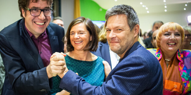 Michael Kellner, Katrin Göring-Eckardt und Robert Habeck freuen sich Michael Kellner, Katrin Göring-Eckardt und Robert Habeck freuen sich