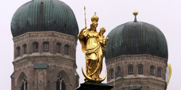 Statue am Münchner Marienplatz Statue am Münchner Marienplatz