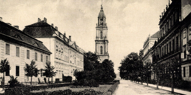 Historische Schwarzweißaufnahme der Potsdamer Garnisonskirche Historische Schwarzweißaufnahme der Potsdamer Garnisonskirche