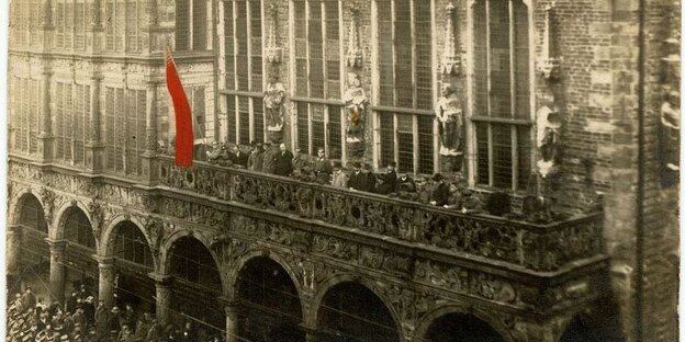 Der Arbeiter und Soldatenrat auf dem Balkon des Bremer Rathauses. Der Arbeiter und Soldatenrat auf dem Balkon des Bremer Rathauses.